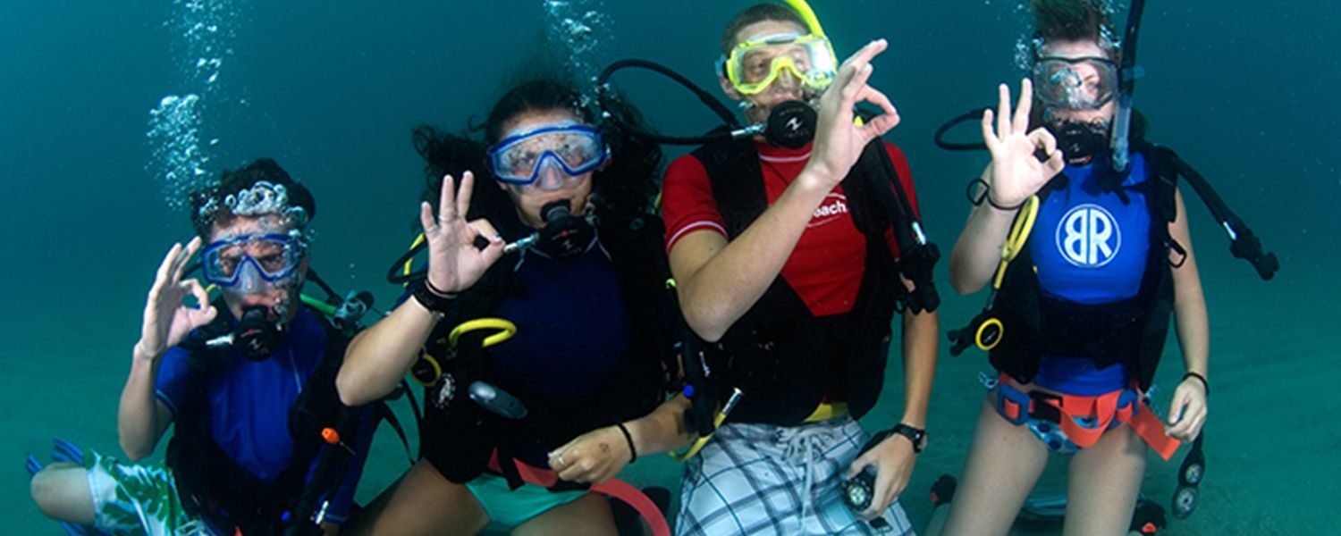 Students diving with Broadreach teen diver tips