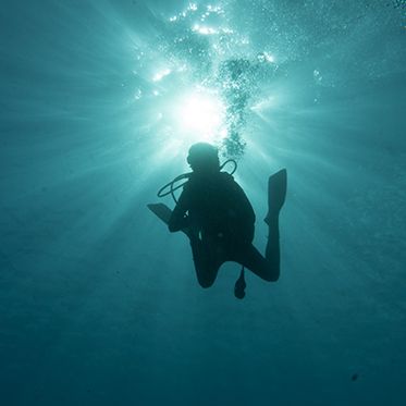 Teen scuba diving on Broadreach dive voyage