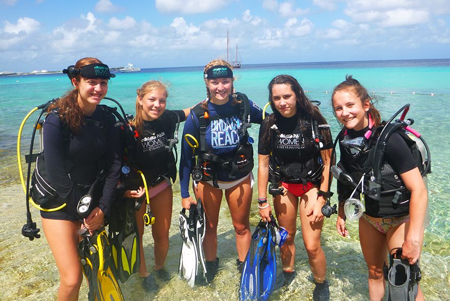 Teens ready to go shore diving in Bonaire on Broadreach scuba summer camp
