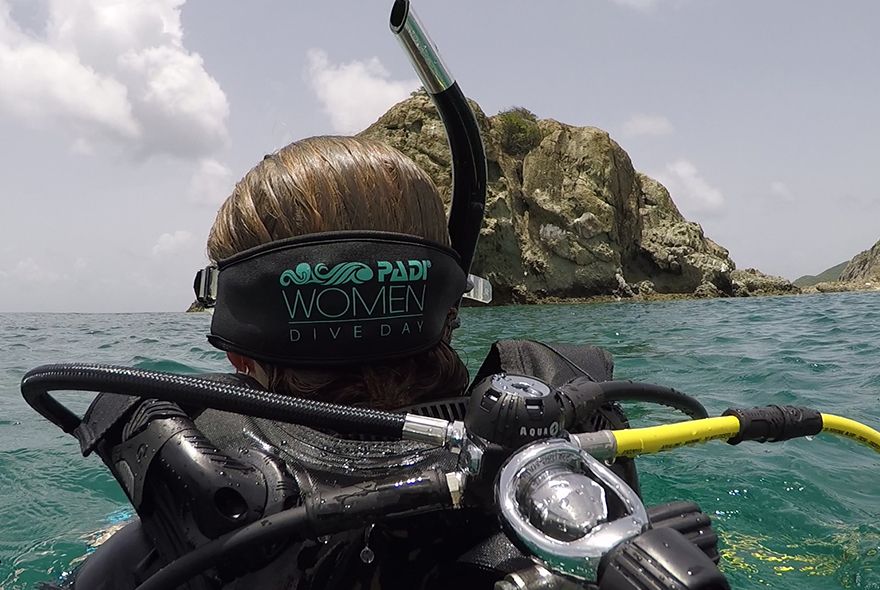 Diver in the water on summer owsi padi course Broadreach program