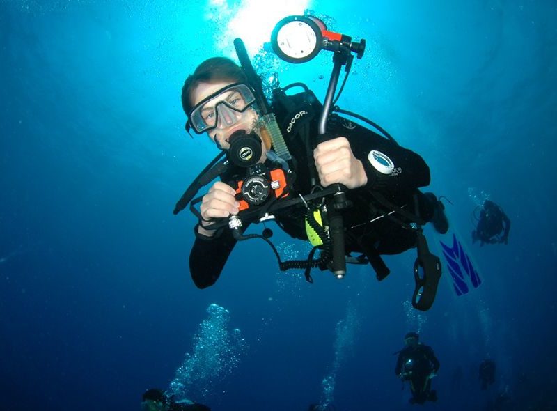 Teens diving in red sea on Broadreach scuba summer camp