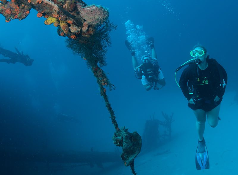 Middle school divers in Bonaire on introductory scuba trip