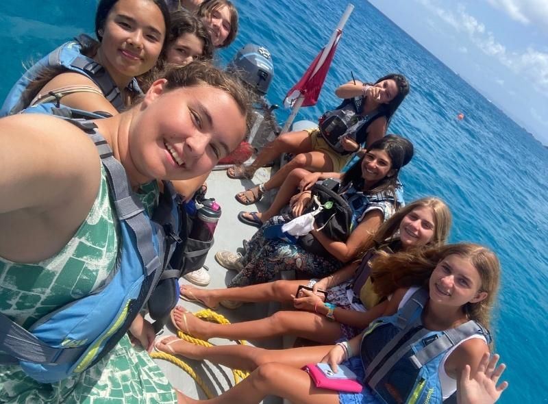 Middle school students on Caribbean marine biology trip