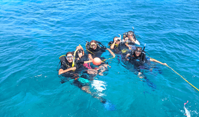 Middle school students on summer scuba program