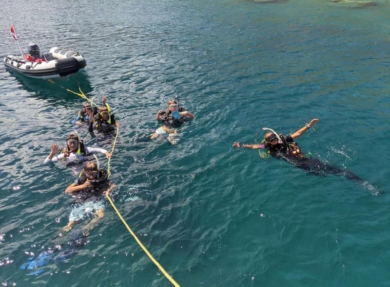 Middle school student divers on surface learn to dive on summer Caribbean teen scuba camp